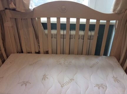 Пеленальный столик/ детская кроватка