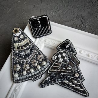 Брошь новогодняя. Елочка