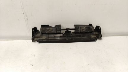 Дефлектор радиатора верхний VW Touareg 3