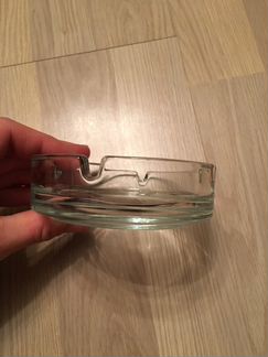 Стеклянная пепельница