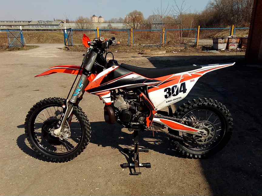 Мотоцикл кроссовый hasky f5 250cc 21\18 синий. Motoland xr 250 lite. Кроссовые мотоциклы на авито. Чезет эндуро 450. Кроссовый мотоцикл в гараже.