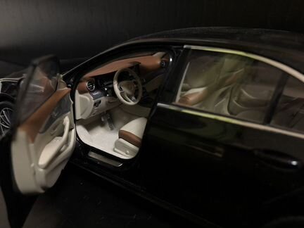 Mercedes-Benz E-class 1/18