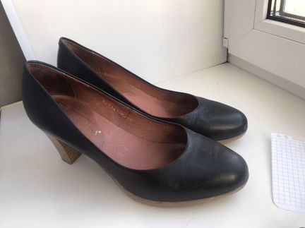 Продам черные туфли