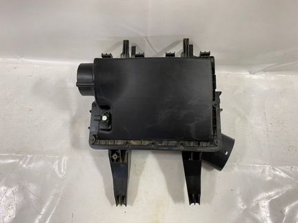 Корпус воздушного фильтра Volkswagen Crafter