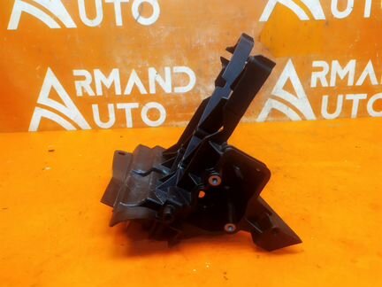 Кронштейн панели передний левый Mercedes E-Class