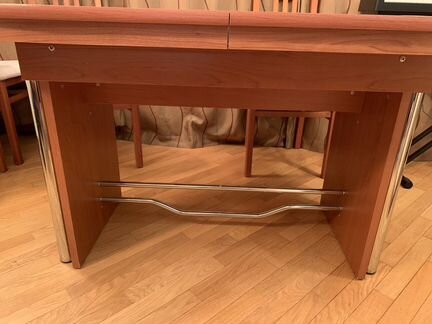 Большой обеденный стол