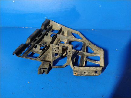 Кронштейн заднего бампера правый Ford S-Max 2006