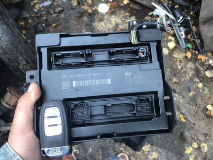 Блок комфорта с ключом Audi A4 b8