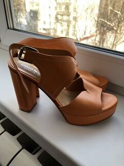 Босоножки кожаные