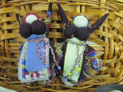 Куколка - брошь 