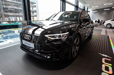 Audi e-tron AT, 2020