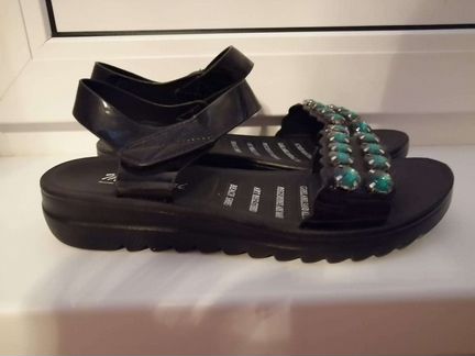 Босоножки новые 37
