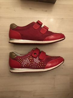 Кроссовки капика 33размер