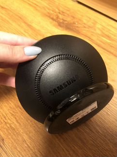 Беспроводная зарядка Samsung EP-NG930