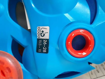 Роликовые коньки, защита и шлем