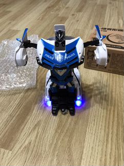 Детская игрушка машинка-трансформер