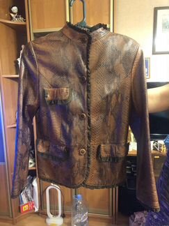 Продаю легкую кожаную куртку