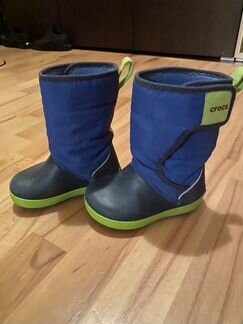 Непромокаемые синие детские сапоги crocs размер C7