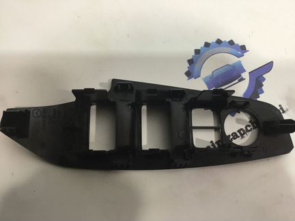 Накладка блок управления стеклоподъемника Mazda 3