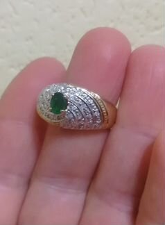 Кольцо с природным изумрудом и бриллиантами