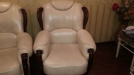 Кожанный диван и 2 кресла