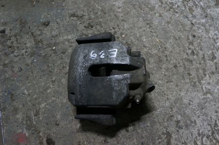 BMW E39 передний правый тормозной суппорт