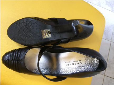 Новые классические туфли Carnaby р.39