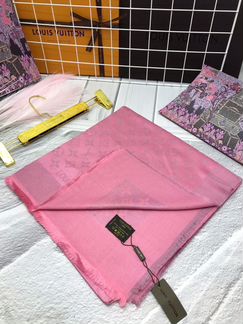 Шаль Louis Vuitton розовая с серебром