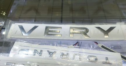 Шильдик Land Rover discovery