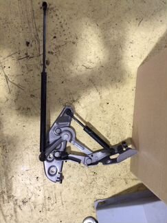 Петля капота Bentley gt