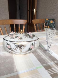 Фарфоровая шкатулка