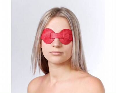 Маска на глаза кожаная красная