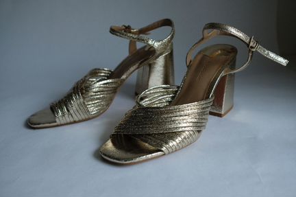 Босоножки Stradivarius