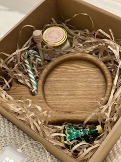 Подарочный бокс новогодний